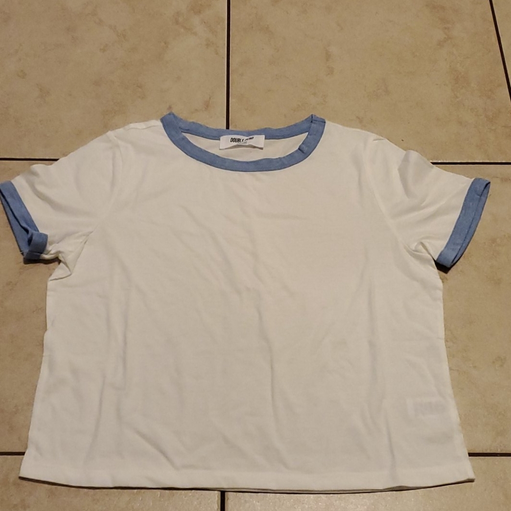 Woman top contrast trim ringer tee